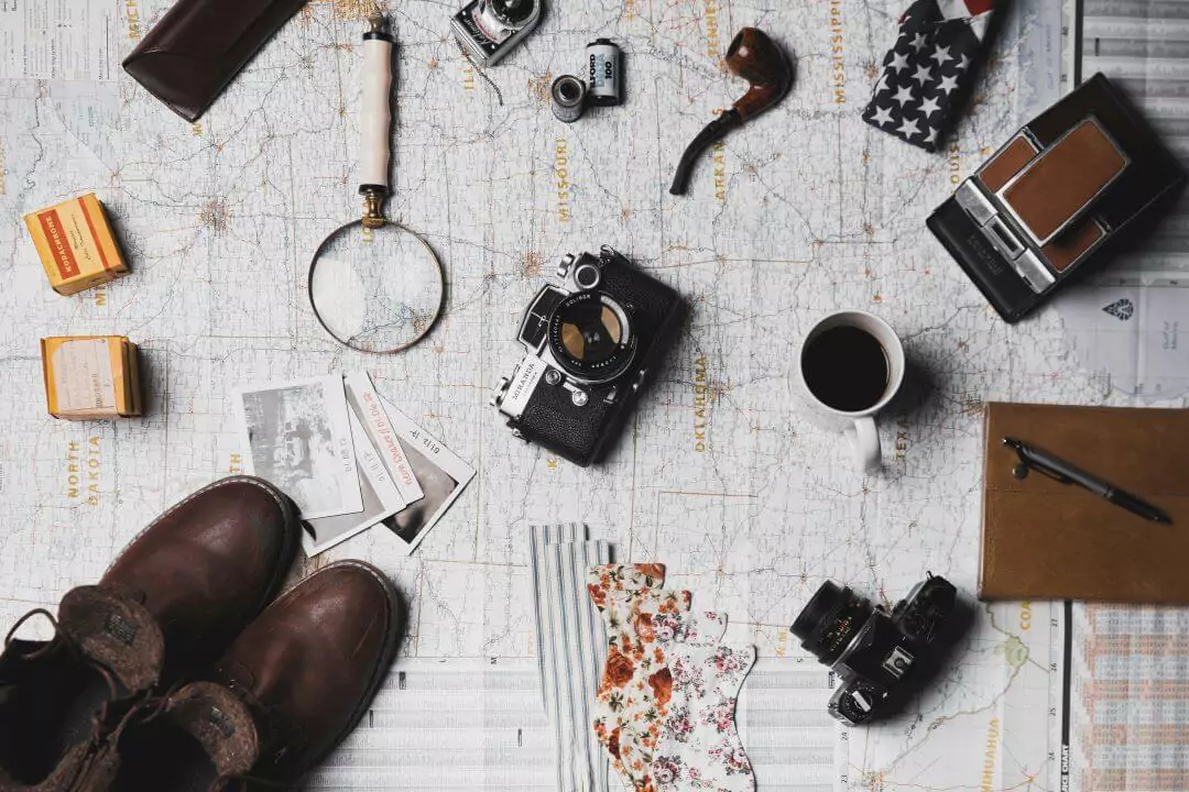 items related to traveling, for how to plan your first solo trip